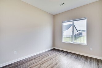 909 N Blaine St in Newton, KS - Building Photo - Building Photo