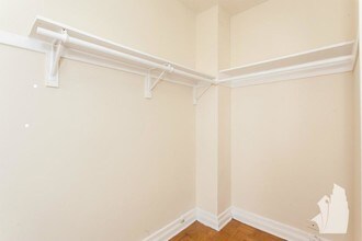 711 W Belmont, Unit 507 in Chicago, IL - Building Photo - Building Photo