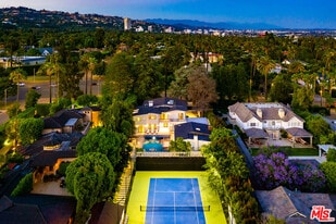 721 N Beverly Dr in Beverly Hills, CA - Building Photo