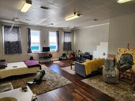 609 W Main St, Unit 201  - Front Loft in Denison, TX - Building Photo