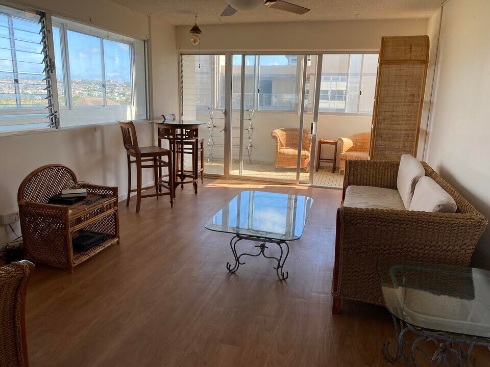 2421 Ala Wai Blvd, Unit 901 in Honolulu, HI - Building Photo