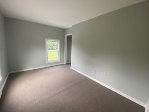 16 Prospect St, Unit 2W in Athol, MA - Foto de edificio - Building Photo