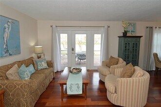 213 Sea Horse Dr SE in St. Petersburg, FL - Building Photo - Building Photo