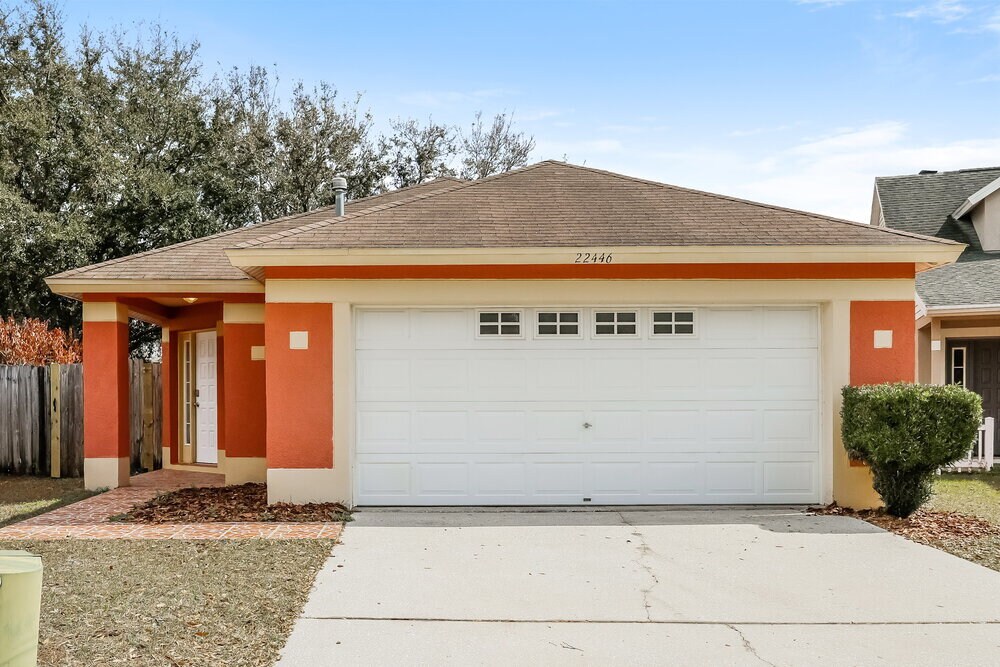 22446 Crows Nest Ct in Lutz, FL - Building Photo