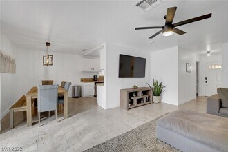 3112 La Mesa Dr in Henderson, NV - Building Photo - Building Photo