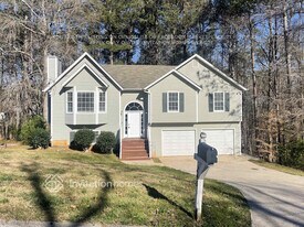 245 King Arnold Dr in Dallas, GA - Building Photo