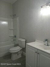 571 San Filippo Dr SE in Palm Bay, FL - Foto de edificio - Building Photo