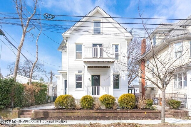 property at 907 Bond St