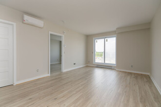 12039 Rue de Blois in Mirabel, QC - Building Photo - Building Photo