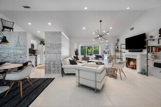 2252 Las Casitas Dr in Wellington, FL - Building Photo - Building Photo