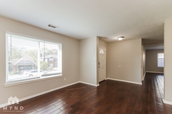 275 Indian Falls S in Montgomery, TX - Building Photo - Building Photo