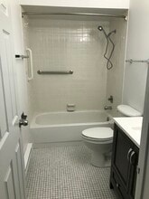 686 Daisy Ln, Unit 116 in Roselle, IL - Building Photo - Building Photo