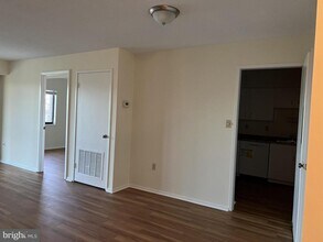 15101 Interlachen Dr in Silver Spring, MD - Building Photo - Building Photo