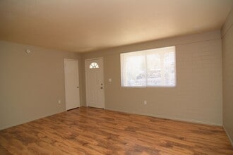 530 N Chaparral St in Oracle, AZ - Building Photo - Building Photo