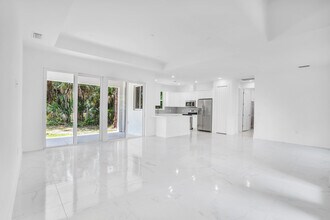 3262 10th Ave SE in Naples, FL - Building Photo - Building Photo
