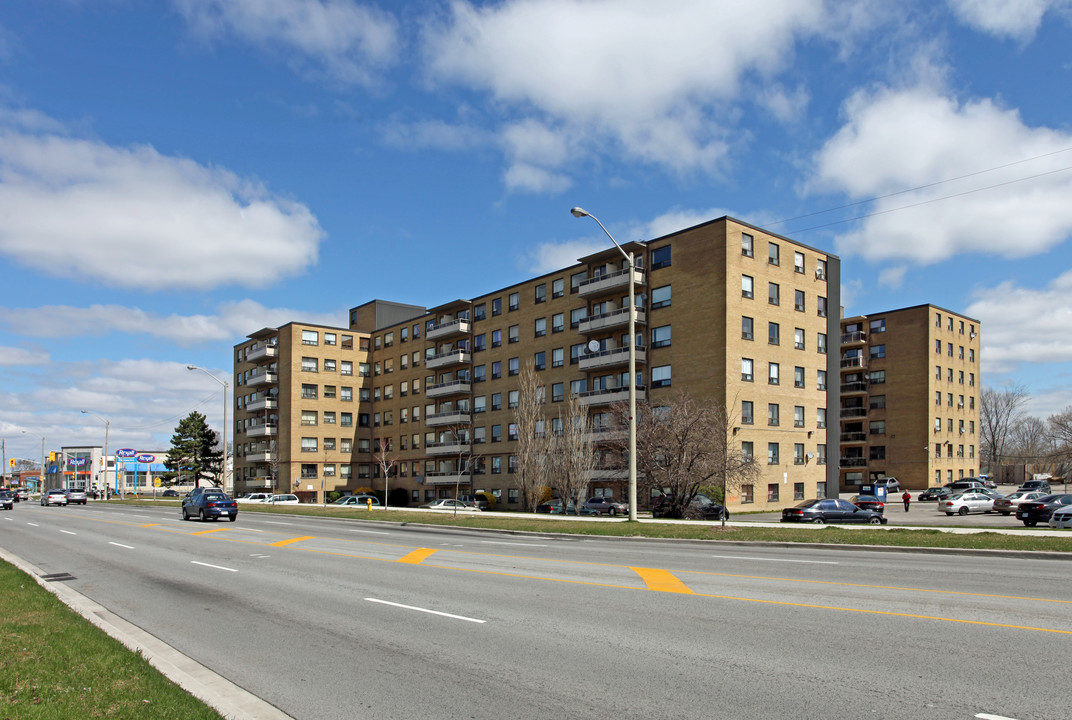 1911 Victoria Park Ave in Toronto, ON - Building Photo