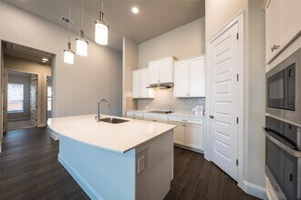 113 Old Trinity Way in Andice, TX - Building Photo - Building Photo