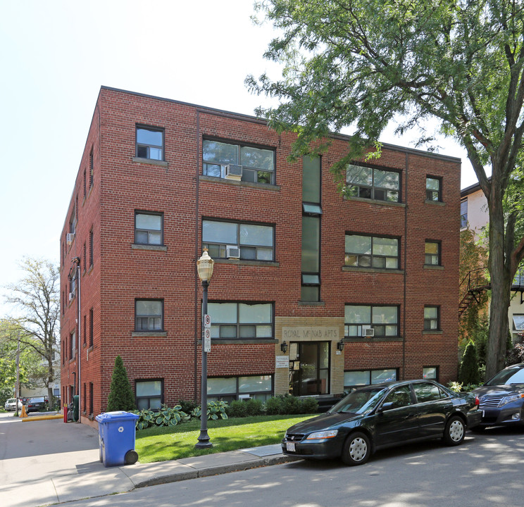 Royal McNab Apartments in Hamilton, ON - Building Photo