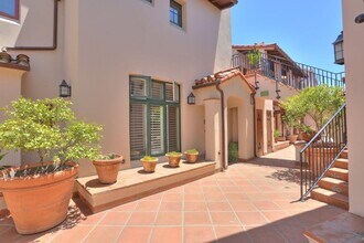 105 W De La Guerra St in Santa Barbara, CA - Building Photo - Building Photo