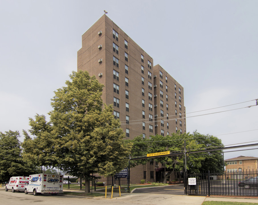 T.E. Brown Apartments in Chicago, IL - Building Photo