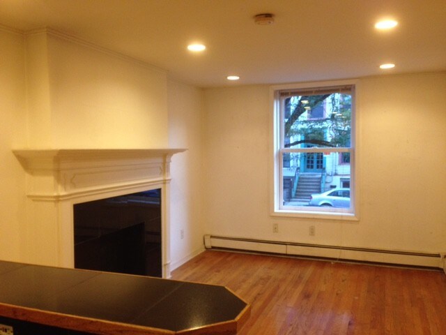 146 Sussex St-Unit -Apt 1 in Jersey City, NJ - Foto de edificio - Building Photo