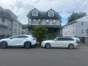 64 Livingston Pl in Bridgeport, CT - Foto de edificio - Building Photo