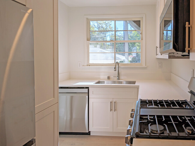 12144 W Sunset Blvd, Unit 12144