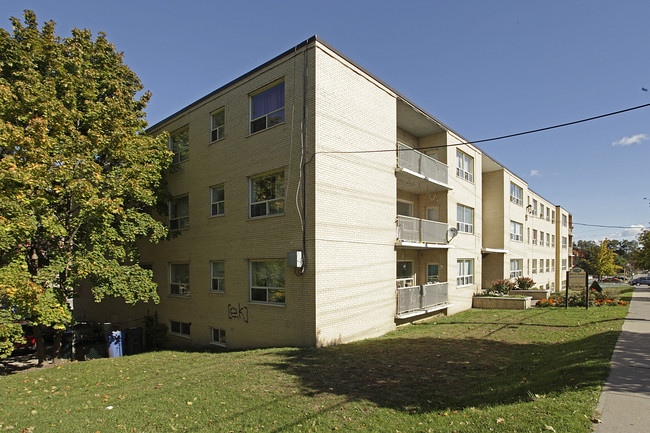 Berry Manor in Toronto, ON - Building Photo - Primary Photo