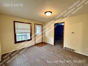 1324 E 4th St in Sioux Falls, SD - Building Photo - Building Photo