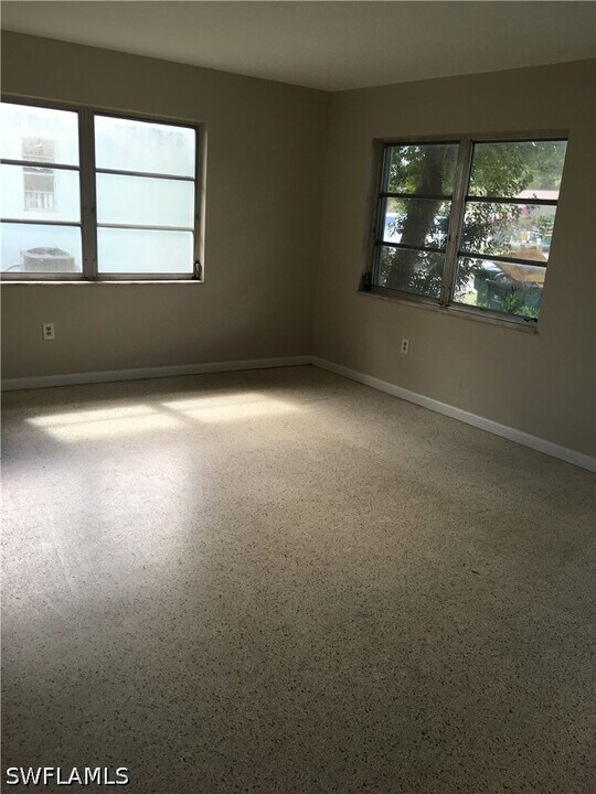 914 San Remo Ave in Naples, FL - Building Photo