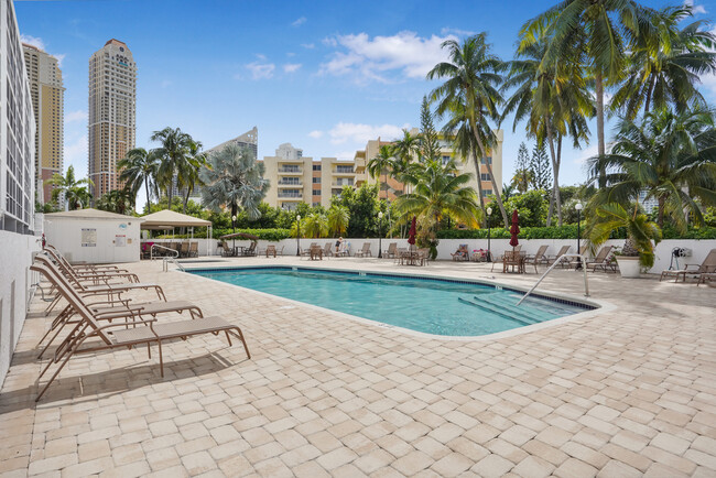 17801 N Bay Rd in Sunny Isles Beach, FL - Building Photo - Building Photo