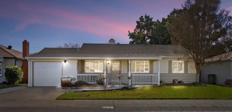 1430 W Locust St in Lodi, CA - Building Photo
