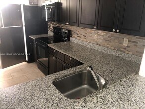 7795 Grande St in Sunrise, FL - Building Photo - Building Photo