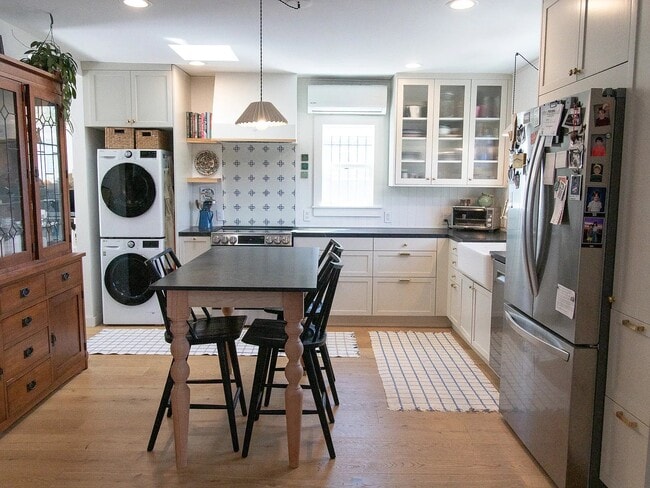 647 Academy Rd in Los Angeles, CA - Building Photo - Building Photo