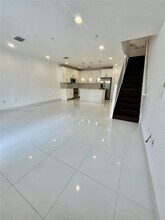 2621 NE 212th Terrace in Miami, FL - Building Photo - Building Photo