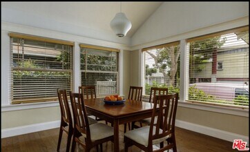 652 Woodlawn Ave in Los Angeles, CA - Building Photo - Building Photo
