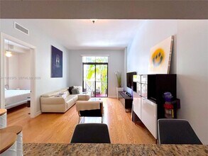 1805 Ponce de Leon Blvd in Coral Gables, FL - Building Photo - Building Photo