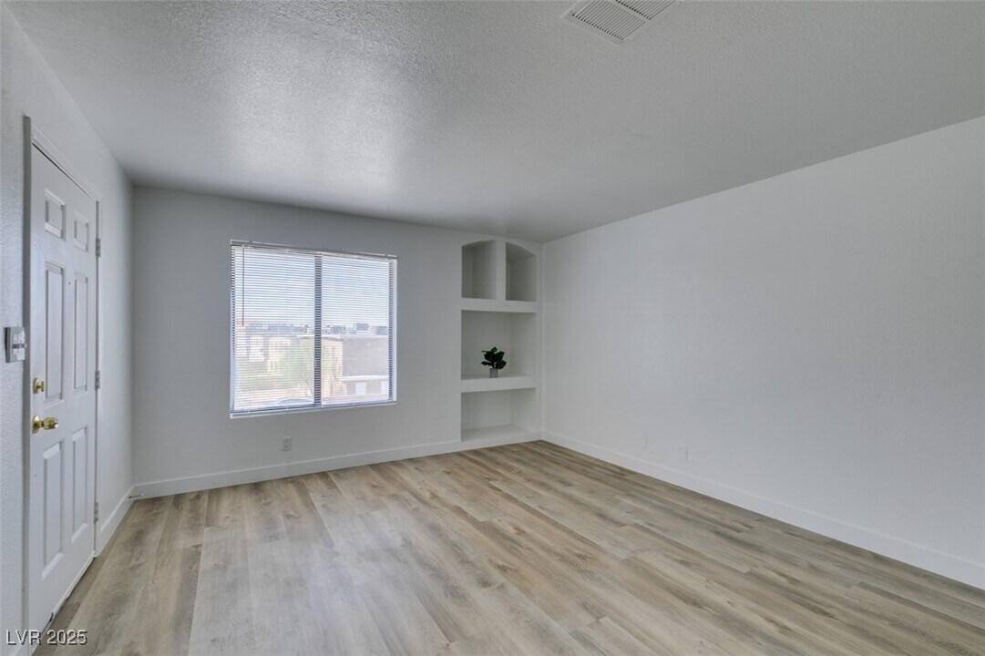 6932 Kilgore Dr in Las Vegas, NV - Building Photo