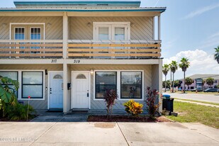 319 Oak St in Neptune Beach, FL - Building Photo