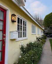 9016 Rangely Ave, Unit Bungalow B in West Hollywood, CA - Foto de edificio - Building Photo