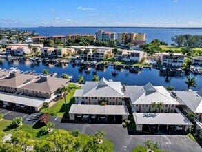 4105 SE 19th Pl, Unit 201 in Cape Coral, FL - Building Photo - Building Photo