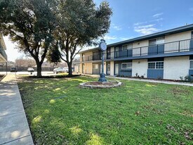 WestWall Apartments in Grapevine, TX - Building Photo