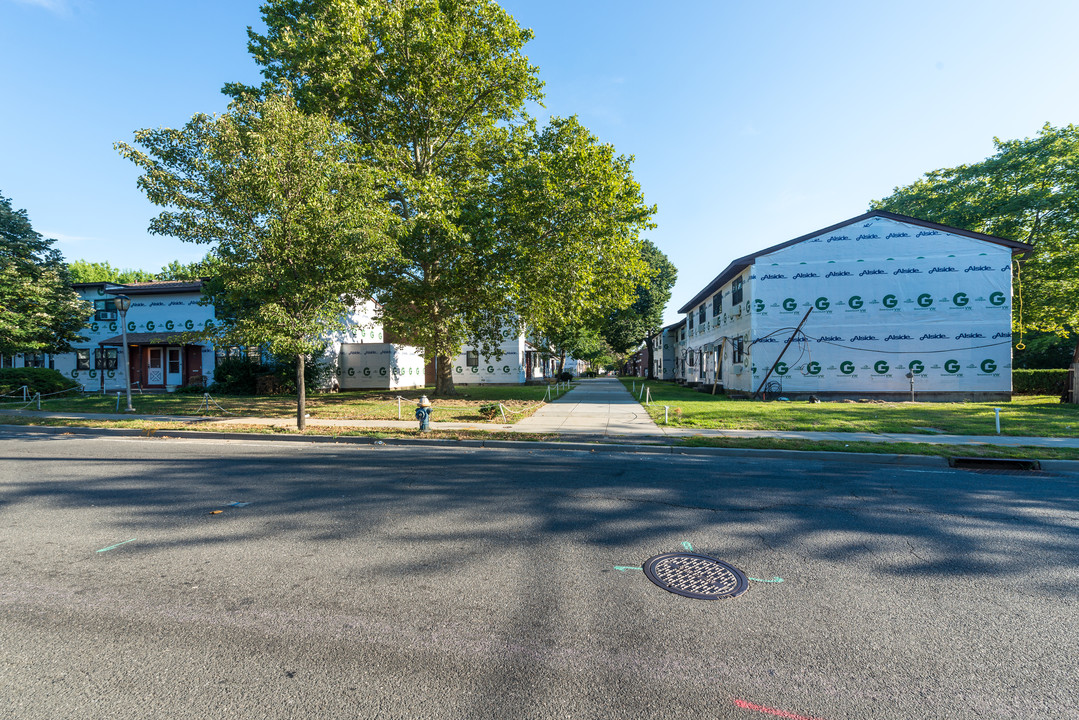 Inwood Terrace in Inwood, NY - Foto de edificio