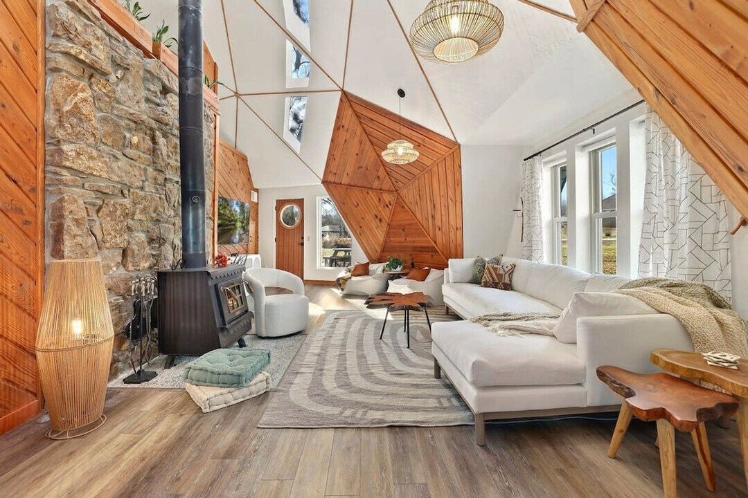 15429 Harris Rd in Lowell, AR - Foto de edificio