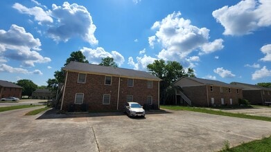 1509 Barrington Rd NW in Huntsville, AL - Foto de edificio - Building Photo