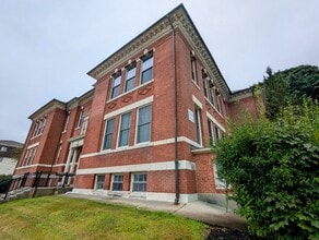 926 Southbridge St in Worcester, MA - Building Photo - Building Photo