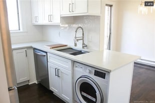 85 Acorn St, Unit 85 in Bridgeport, CT - Building Photo