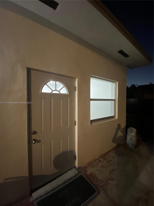 636 SE 5th Pl in Hialeah, FL - Building Photo