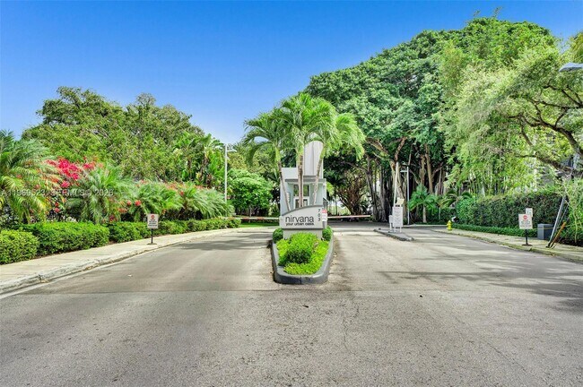 750 NE 64th St in Miami, FL - Foto de edificio - Building Photo