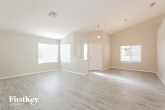 6270 Bruma Ave in Las Vegas, NV - Foto de edificio - Building Photo